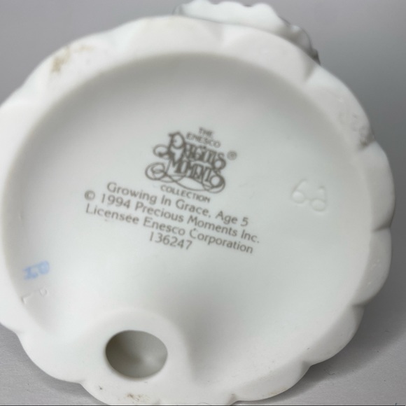 Vintage Precious Moments Growing in Grace Age 5 Blonde Figurine - Picture 2 of 4